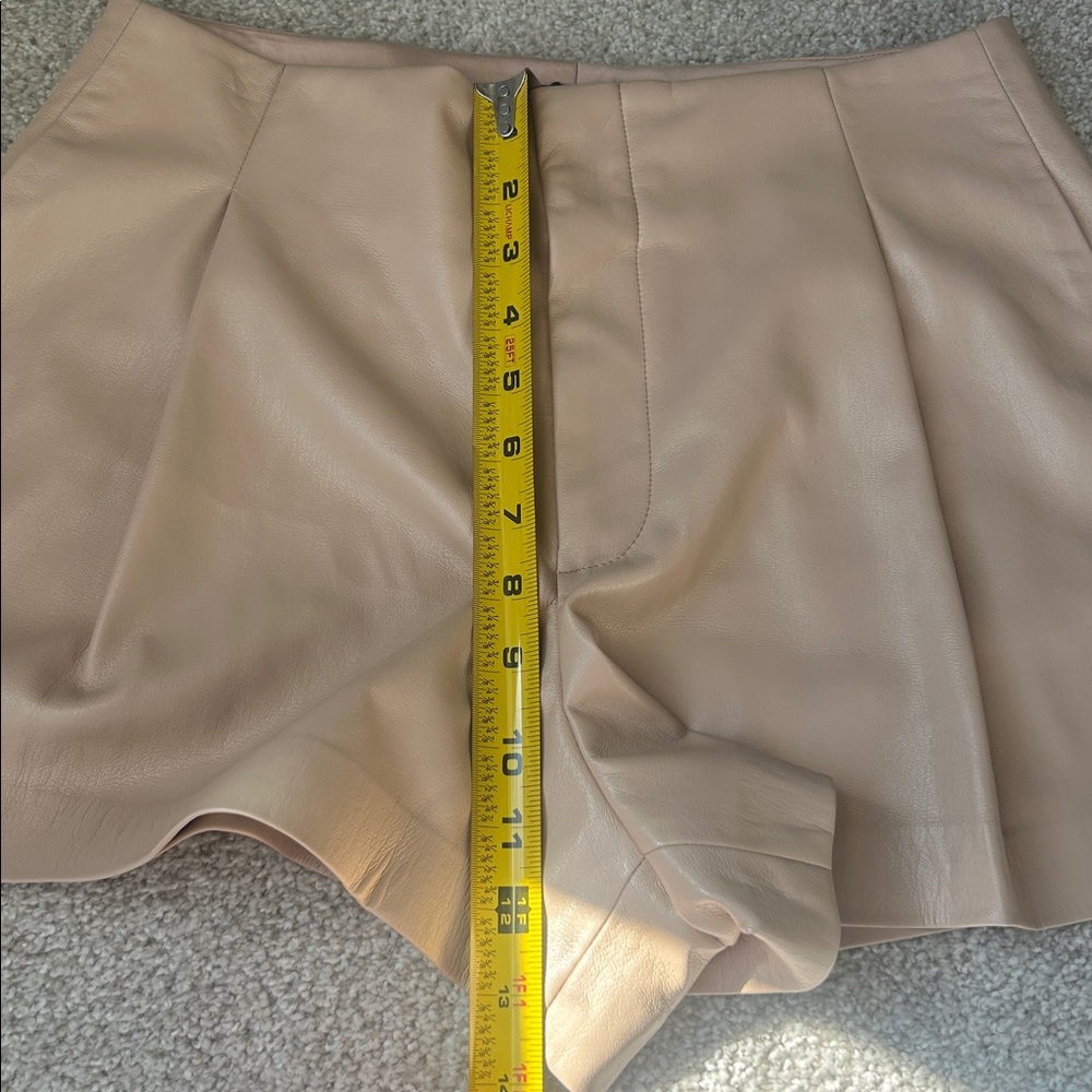 New Alice and Olivia Steffie faux leather shorts - Picture 10 of 16